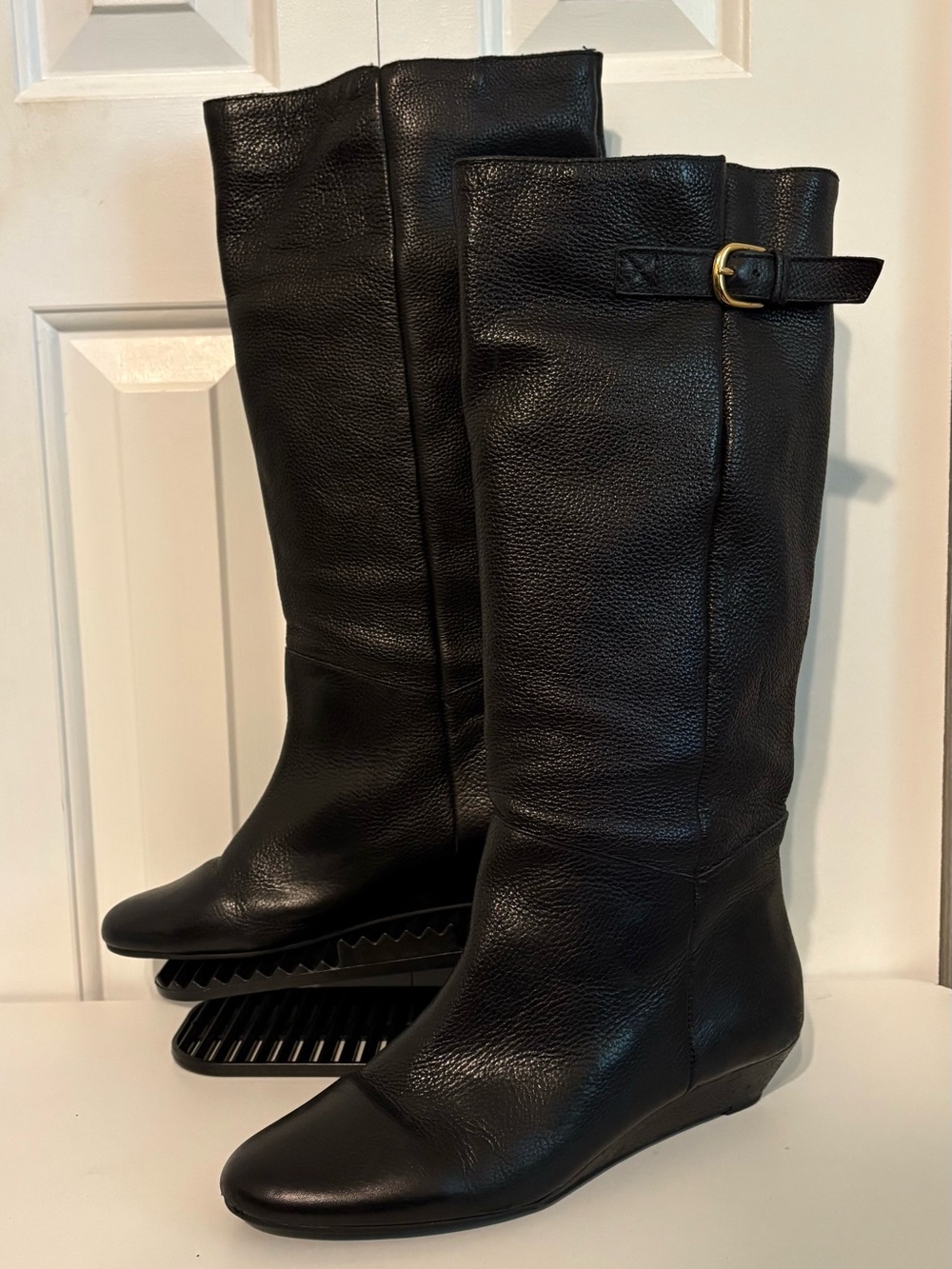 STEVEN, Black Leather Knee-High Low Wedge Heel Boots - Classic Riding Style